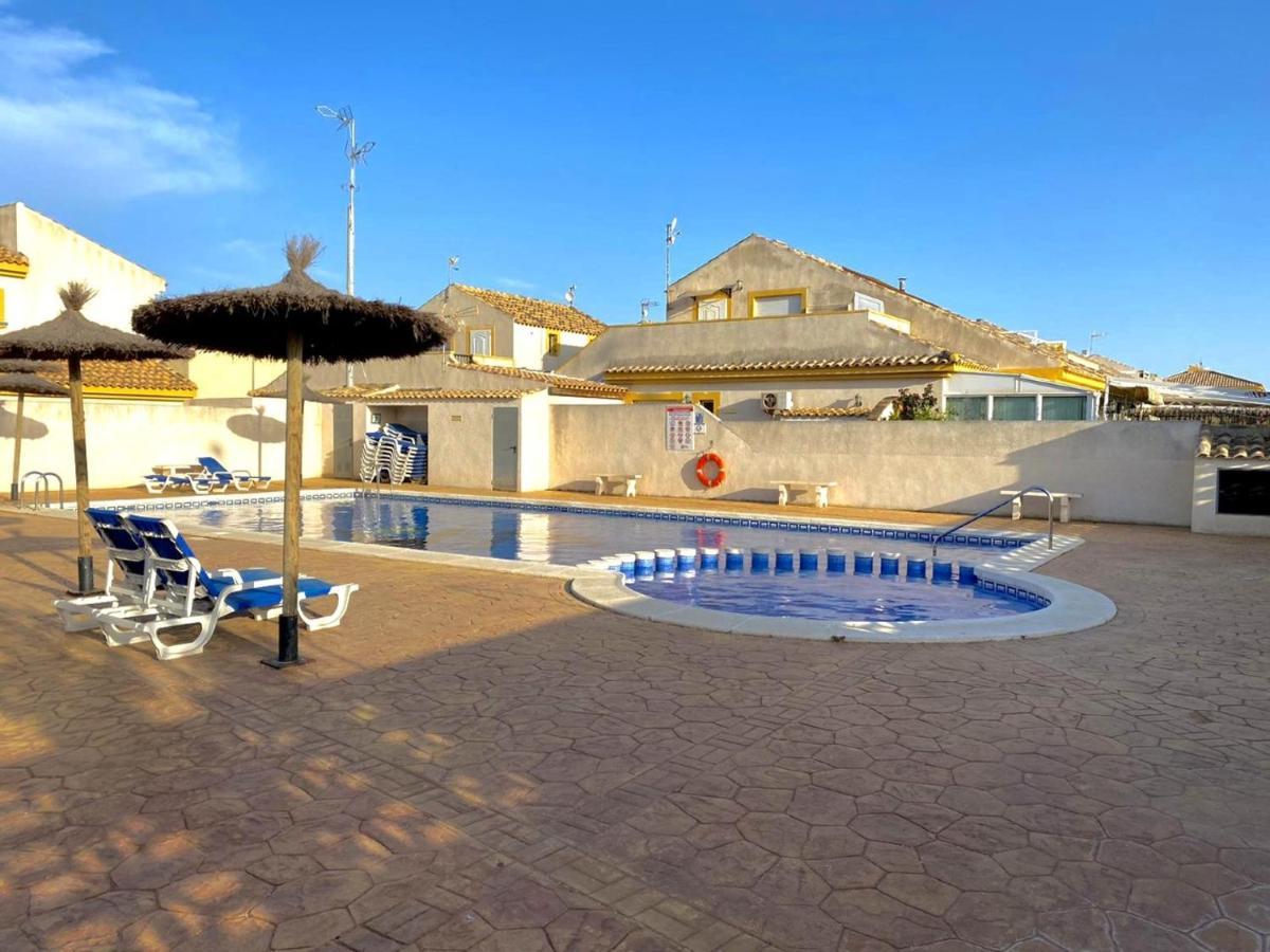 Bonito Adosado Con Piscina A 200 M De La Playa Apartman El Mojon  Kültér fotó