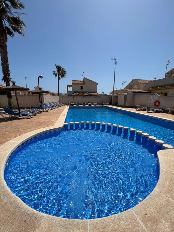 Bonito Adosado Con Piscina A 200 M De La Playa Apartman El Mojon  Kültér fotó